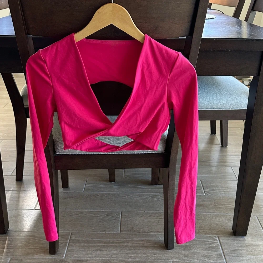 Oner Active Unified Twist Front Long Sleeve Crop Top - Picture 2 of 11